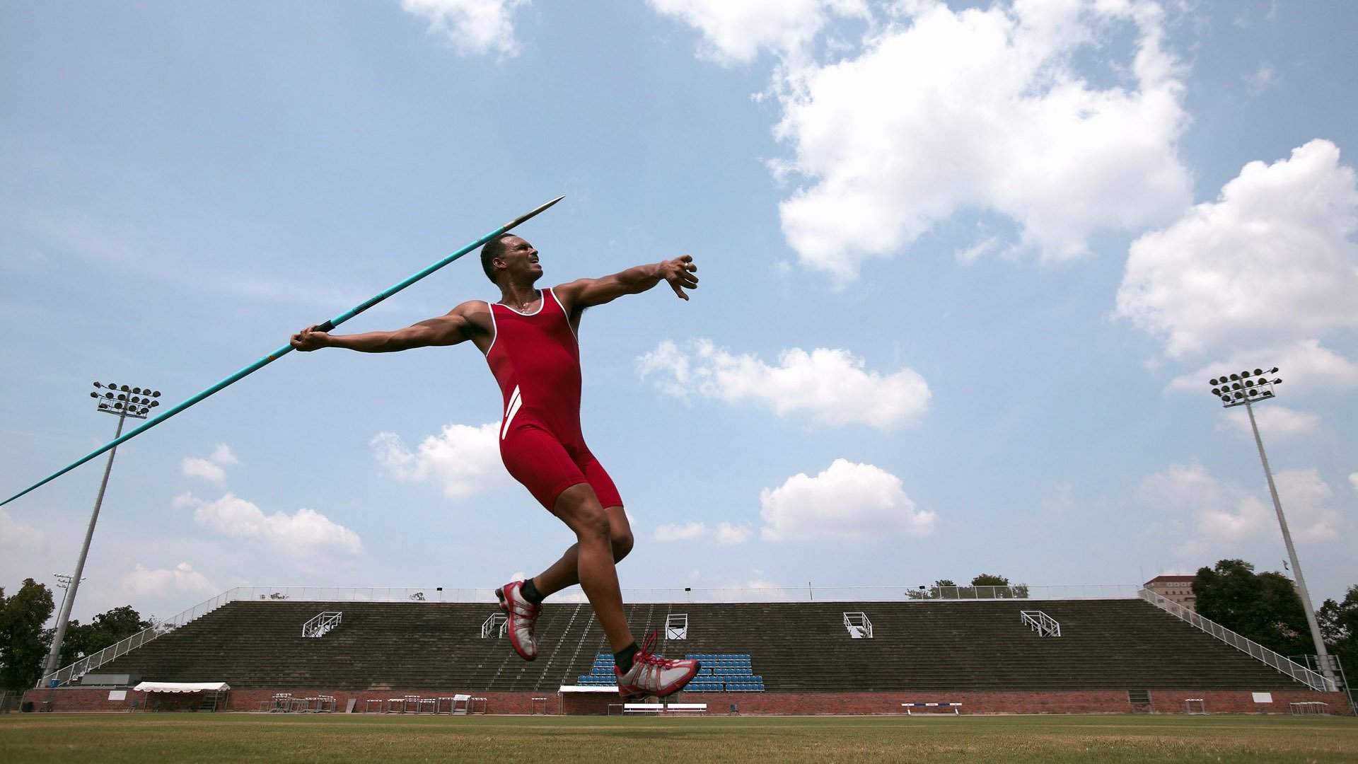 中国女子撑杆跳破全国纪录,李玲一跃而上4.81米,女子撑杆跳中国纪录多少
